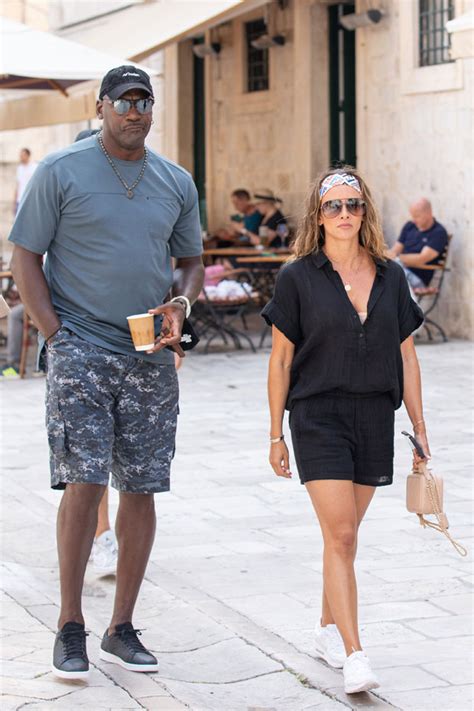 Michael Jordan’s wife Yvette Prieto stuns in a green。